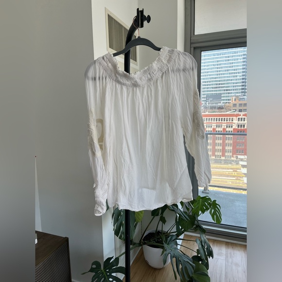 H&M Embroidered Off the Shoulder Top - Picture 2 of 4